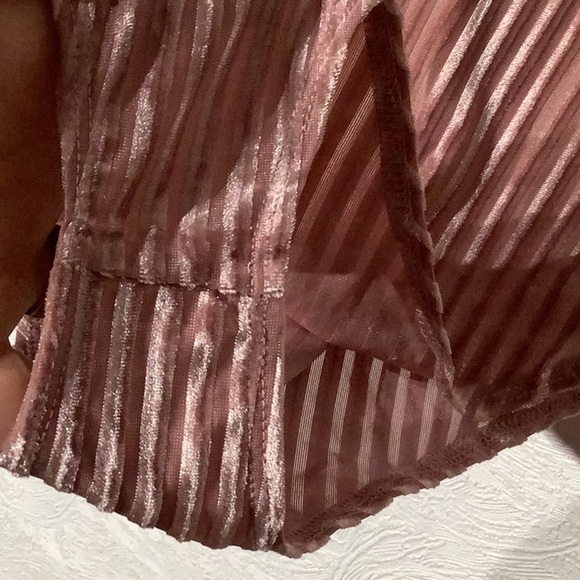 Forever21 - Sz S - semi see thru crushed ribbed velvet shiny bodysuit - Picture 3 of 4